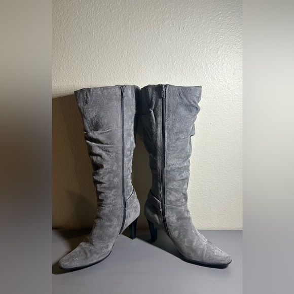 Bass Gray Suede Boots - Picture 2 of 11